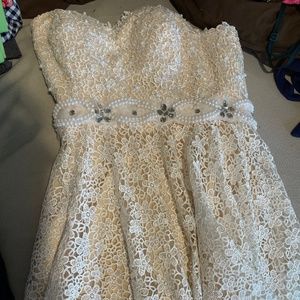 Women’s strapless dress